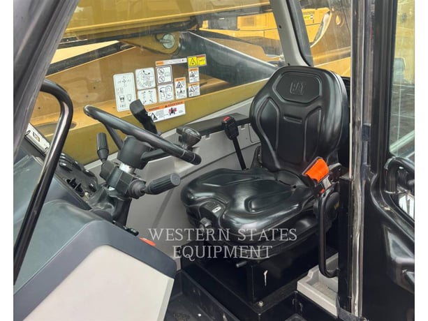Cat TL943D, Telehandler, 4536 hours, S/N: MLJ00291, 2017 - Image 6