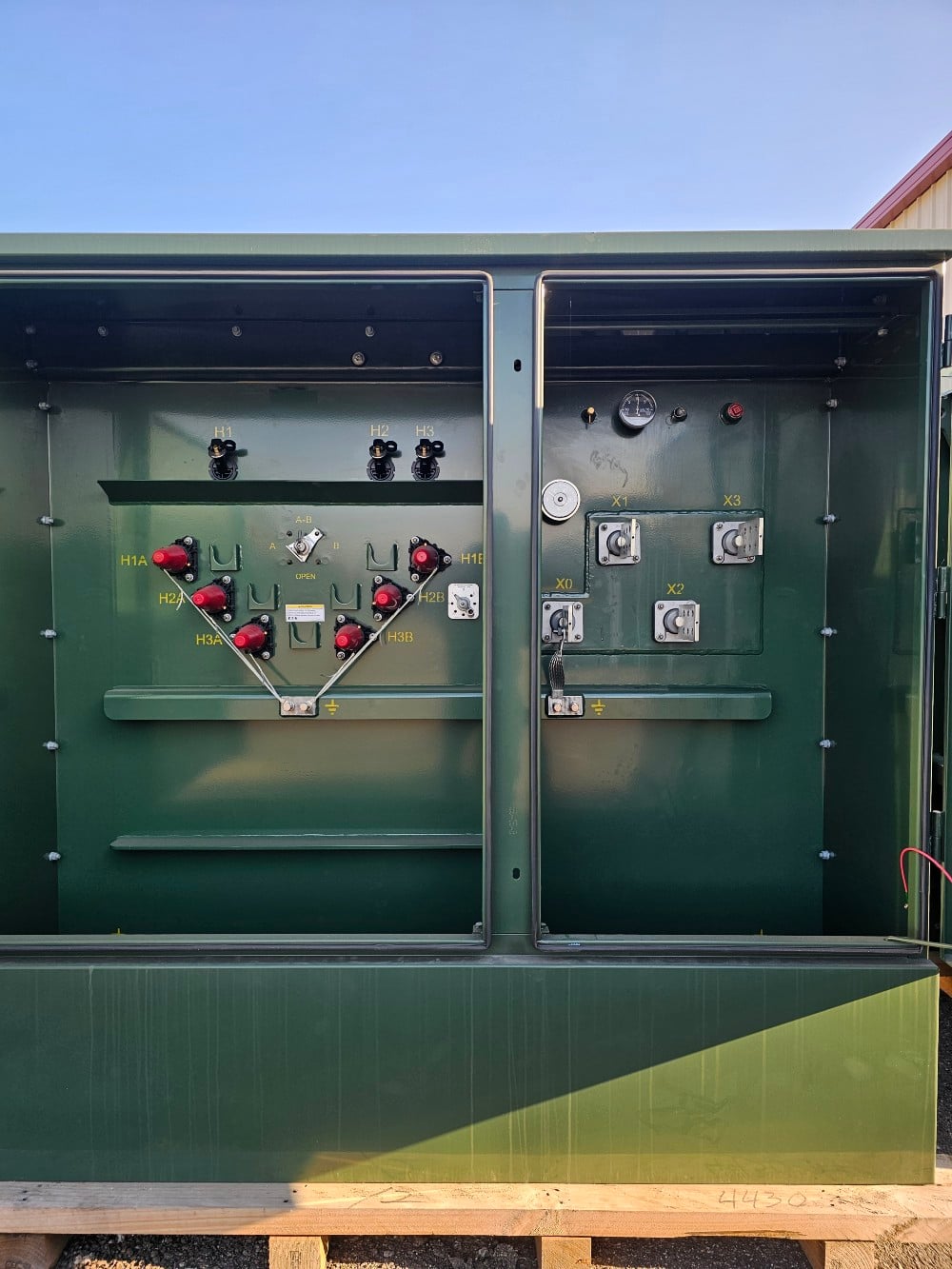 1500 KVA 13200 Delta Primary, 480Y/277 Secondary, IEN Hanchang, 7-Tap, T-Blade Switch, DOE 2016, UL Listed - Image 3