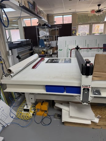 Alfa Neon #CWT, cutting table, 5' x 10', single phase vacuum pump, 2023 - Image 2