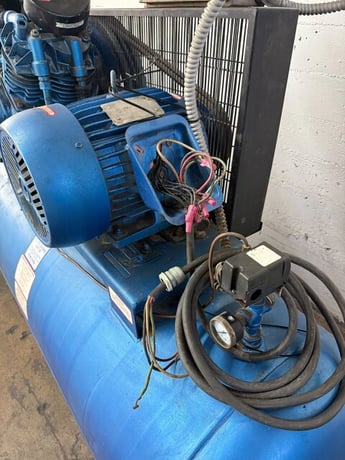 10 HP Wood, tank mounted air compressor, 200 psi, 230/460 V., 3-phase, 200 gallon tank - Image 6
