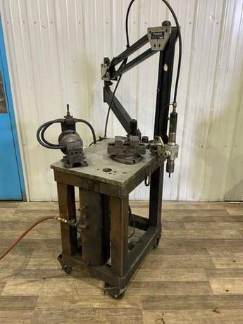 Flexarm #RNR-20, pneumatic tapping arm, swivel base, pneumatic vise, tooling, 2008 - Image 9