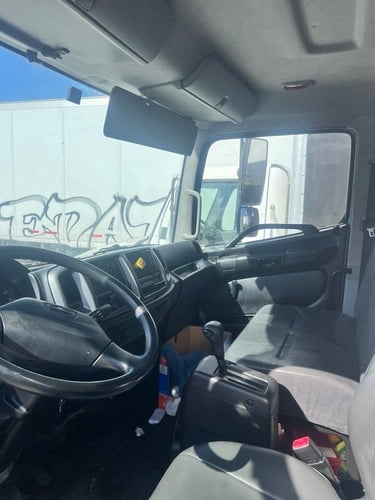 Hino #268, Box Truck, 26' Dry Van, Cummins B6.7 Diesel, 260 HP, 208354 mi, 2020 - Image 8