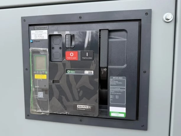 3000 KW Cummins #C3000D6E, diesel generator set, 480 Volts, 60 Hz, Cummins QSK95 engine, enclosure w/o tank - Image 4