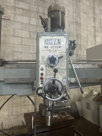 4' -12" Ooya #RE-1225H, radial arm drill, 1985 RPM, MT5, 18" x 16" table, power elevation, tapping, coolant - Image 2