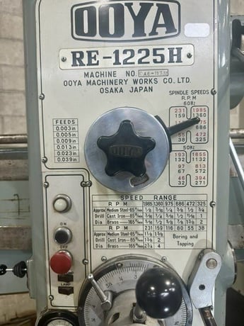 4' -12" Ooya #RE-1225H, radial arm drill, 1985 RPM, MT5, 18" x 16" table, power elevation, tapping, coolant - Image 3