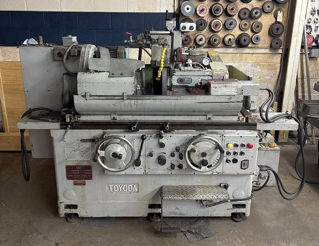 12.5" x 19.7" Toyoda #GOP32X50, cylindrical grinder, 16" x 3" x 5" wheel, 5 HP, plunge, hydraulic tailstock - Image 1