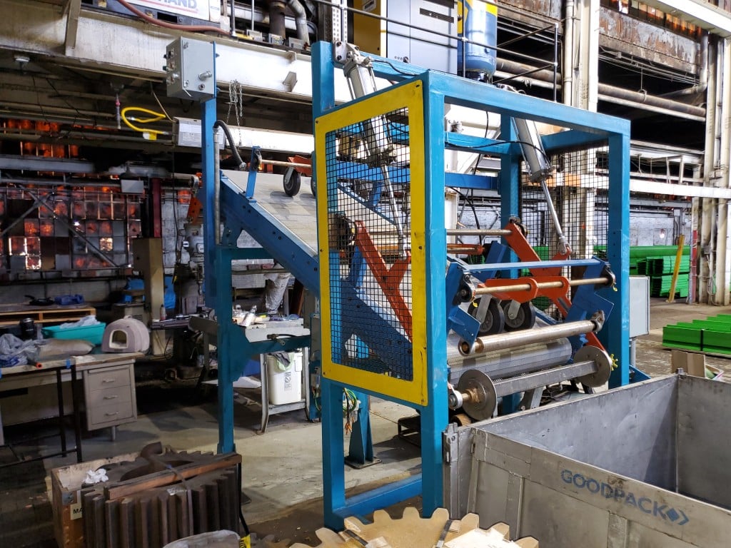 34" wide Intralox, Extruder Feed Conveyor, pneumatic wig-wag w/ 36" wide idler rolls at discharge, (3 - Image 7