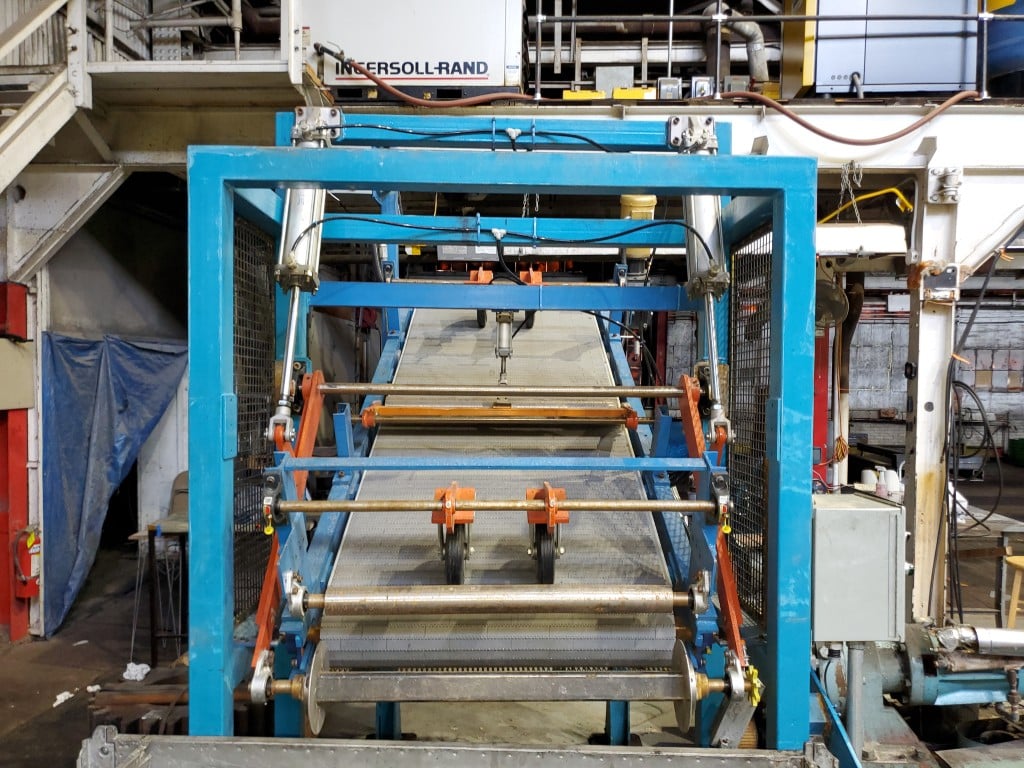 34" wide Intralox, Extruder Feed Conveyor, pneumatic wig-wag w/ 36" wide idler rolls at discharge, (3 - Image 8