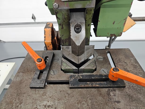 3" x 3" x 5/16" Peddinghaus, Universal Ironworker, 38 ton, 36 SPM, 2 HP motor, 220 Volts, 3PH - Image 5