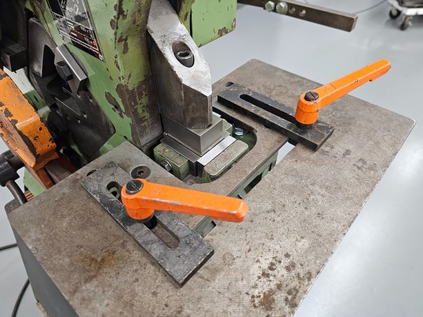 3" x 3" x 5/16" Peddinghaus, Universal Ironworker, 38 ton, 36 SPM, 2 HP motor, 220 Volts, 3PH - Image 6