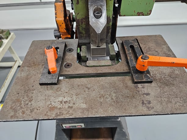 3" x 3" x 5/16" Peddinghaus, Universal Ironworker, 38 ton, 36 SPM, 2 HP motor, 220 Volts, 3PH - Image 7