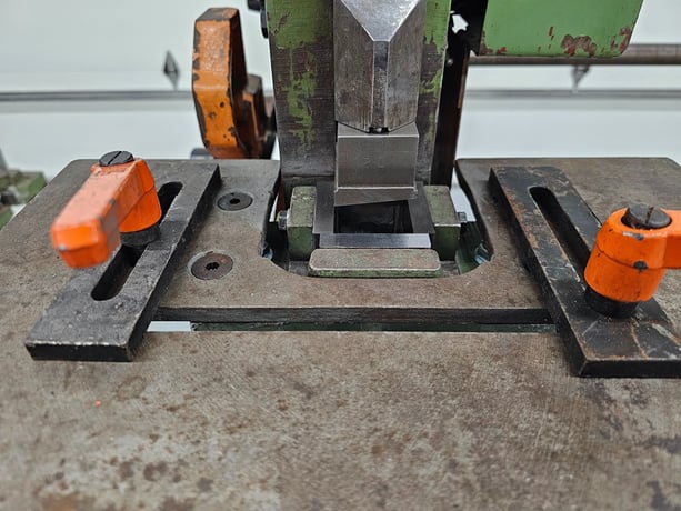 3" x 3" x 5/16" Peddinghaus, Universal Ironworker, 38 ton, 36 SPM, 2 HP motor, 220 Volts, 3PH - Image 8