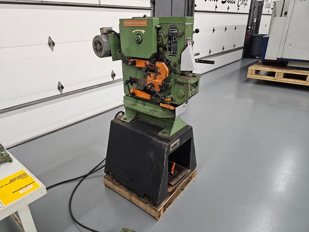 3" x 3" x 5/16" Peddinghaus, Universal Ironworker, 38 ton, 36 SPM, 2 HP motor, 220 Volts, 3PH - Image 9