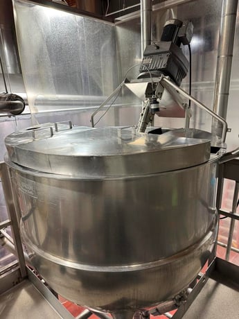 500 gallon Groen, Jacketed Cook & Mix Kettle, Stainless Steel, scrape agitated, 90 psi @ 325°F, 3" bottom - Image 2