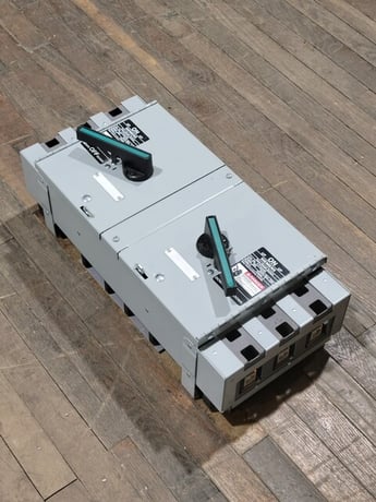 200 Amp, Siemens V7F3244R, Vacu-Break Panelboard Disconnect Switch, 240 Volts, 3P, 3Ph, 25HP - Image 4