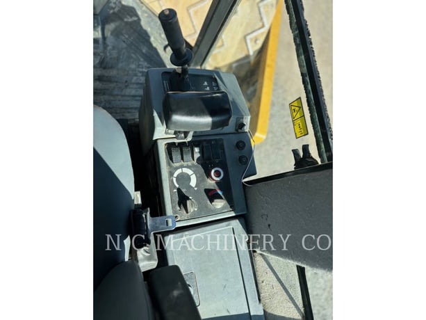 Caterpillar CS74, Asphalt Paver, 7301 hours, S/N: C8S00110, 2008 - Image 8