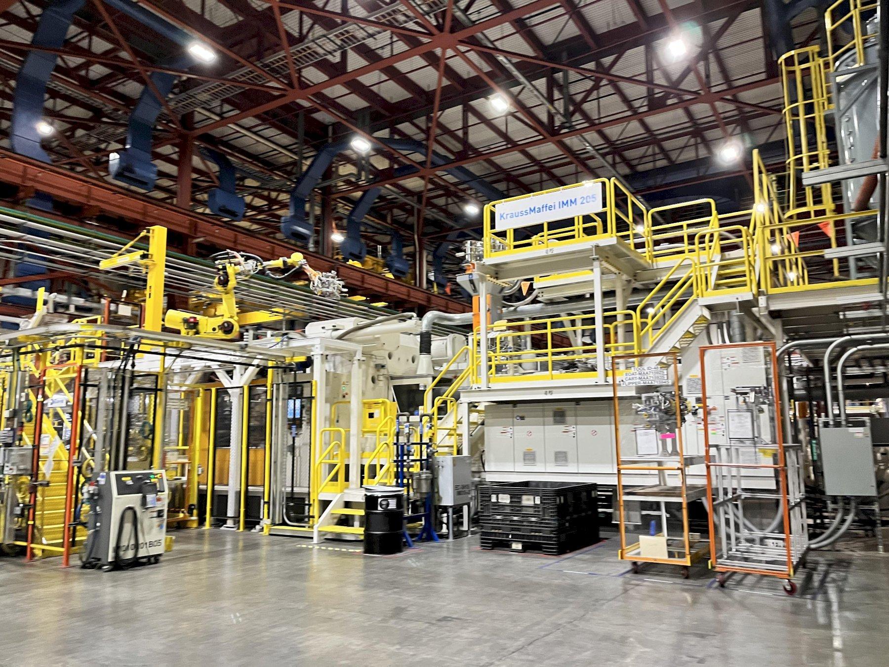4000 Ton, Krauss Maffei #4000-17200MX, injection molding press, 2017 - Image 1