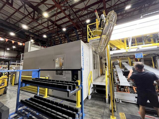 4000 Ton, Krauss Maffei #4000-17200MX, injection molding press, 2017 - Image 6