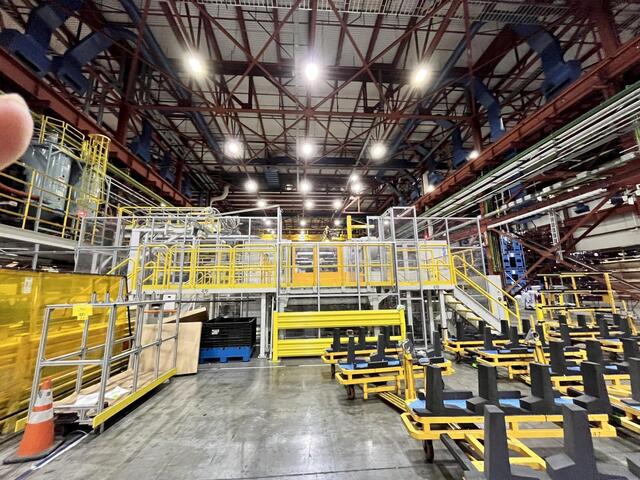 4000 Ton, Krauss Maffei #4000-17200MX, injection molding press, 2017 - Image 10
