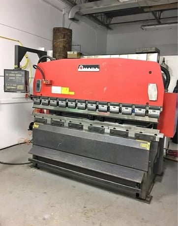 88 Ton, Amada #RG-80, CNC press brake, 8' overall, NC9EXII Control, w/ Tooling, 1988 - Image 1