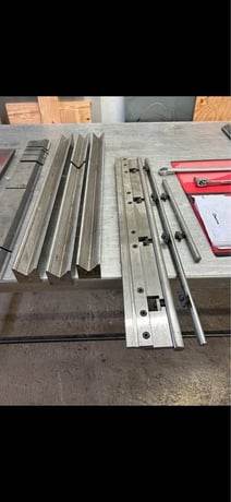88 Ton, Amada #RG-80, CNC press brake, 8' overall, NC9EXII Control, w/ Tooling, 1988 - Image 5