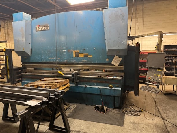 400 Ton, Yawei, CNC Press Brake, 13.5' overall, 14.4" ram, 20" throat, 5 axis, crowning, 2007 - Image 1