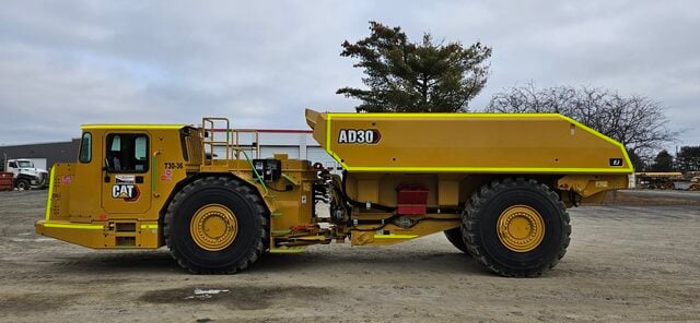 Caterpillar AD45, Underground Mining Truck, 581 HP Cat C18 engine, 49-ton payload, 201-gallon fuel tank - Image 6