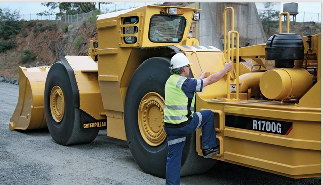 Caterpillar R1700G, Underground Mining Loader, 353 HP Cat C11 diesel engine, 15-ton payload, 6-11.5 yd bucket - Image 3