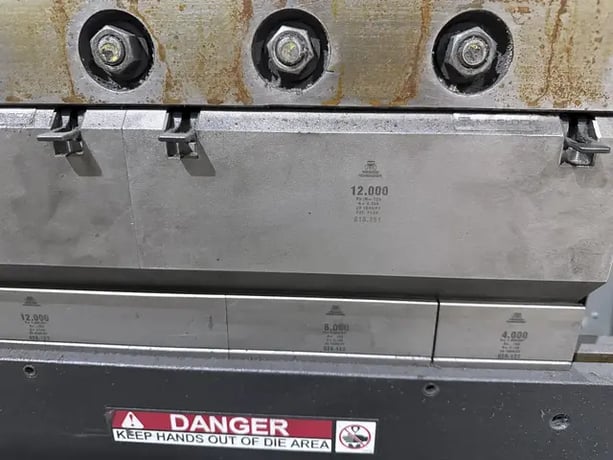 135 Ton, Cincinnati #135T, hydraulic press brake, 12' overall, 126" between housing, 8" stroke, 12" throat - Image 4