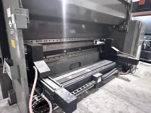 135 Ton, Cincinnati #135T, hydraulic press brake, 12' overall, 126" between housing, 8" stroke, 12" throat - Image 9