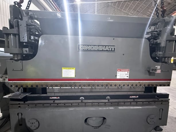 135 Ton, Cincinnati #135T, hydraulic press brake, 12' overall, 126" between housing, 8" stroke, 12" throat - Image 10