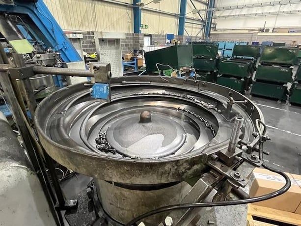 3/8" x 4" EW Menn #GW-83, High-Speed Flat Die Thread Roller, 80-260 pieces/min., 30" vibratory bowl feeder - Image 4