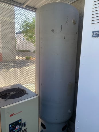 35 HP Chicago Pneumatic Compressor #CPBG-35, 360 cfm, 240 gallon Steel Fab A10053 vertical air receiver tank - Image 4
