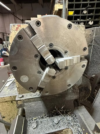 27" x 120" Geminis #GE-650, Manual Engine Lathe, 15" swing over cross slide, 15 HP, 4" bore, 1200 RPM - Image 3