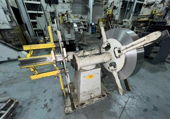 4000 lb. Perfecto #40-16, double end uncoiler, 18" mandrel width, 60" outside dimensions, 16"-20" ID, manaul - Image 2