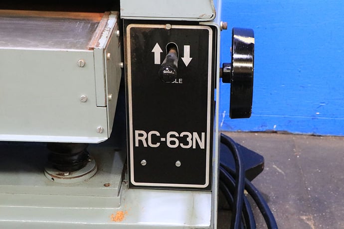 24" x 9" Delta #RC63-63N, woodworking planer, 25" x 35" table, 20-60 FPM, spiral / helical cutting head - Image 6