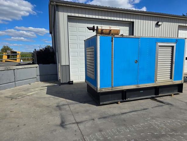 300 KW Onan #855, Diesel Gen Set, Enclosed, Cummins #300DFCB, Tank, 1175 hours, 1992 - Image 1