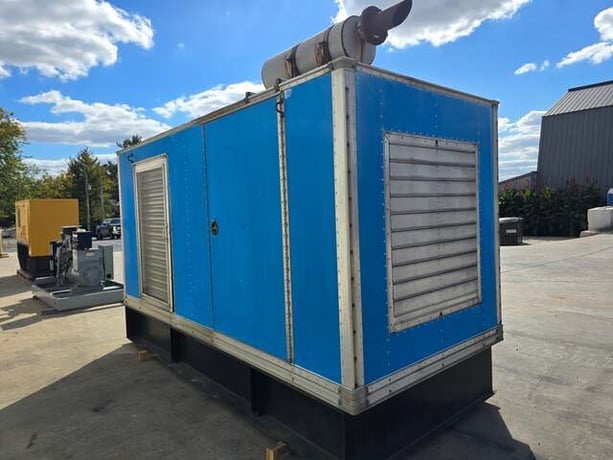 300 KW Onan #855, Diesel Gen Set, Enclosed, Cummins #300DFCB, Tank, 1175 hours, 1992 - Image 3