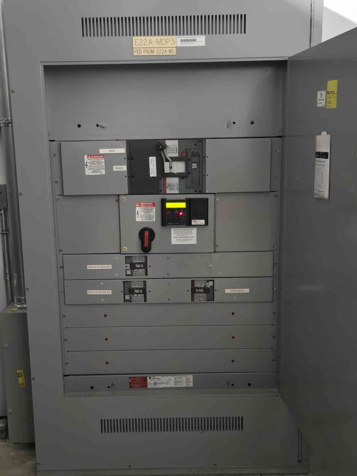 800 Amp, GE Spectra #SFPA36AT0250, Panelboard w/ Main, Meter, 3 Breaker - Image 1