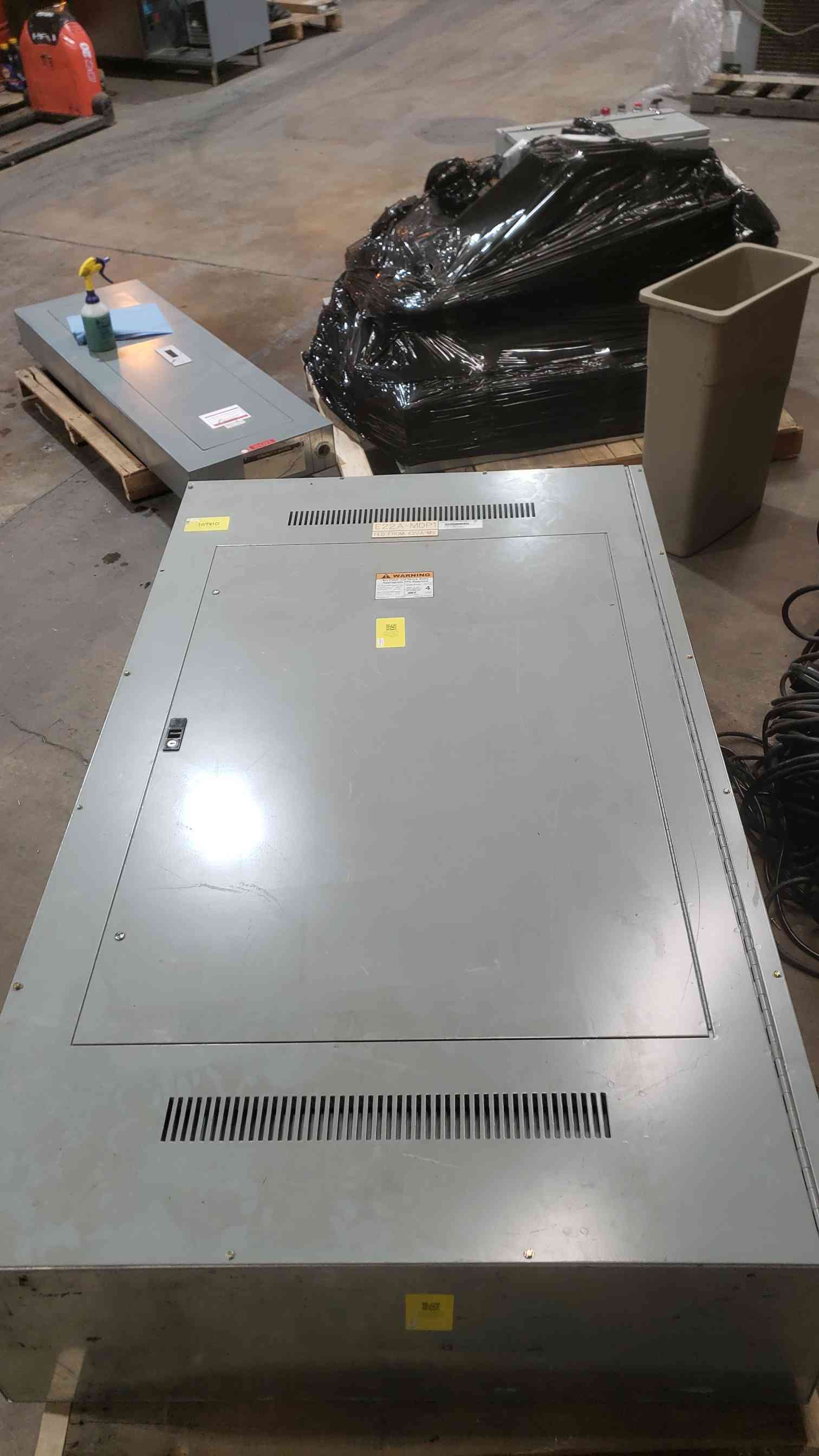 800 Amp, GE Spectra #SFPA36AT0250, Panelboard w/ Main, Meter, 3 Breaker - Image 4