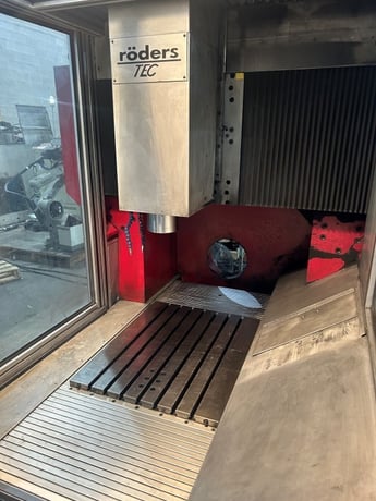 Roders #RFM600, precision / high speed vertical machining center, 24" X, 20" Y, 12" Z, 18 automatic tool - Image 3