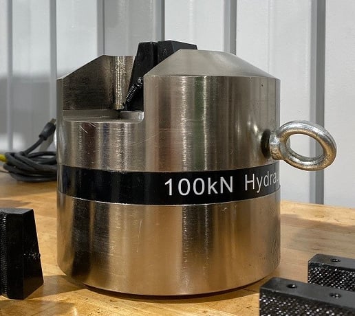 Frank Bacon #G-FB-100KN-FHWG, 22 KIP (100kN) fatigue rated hydrualic wedge grips, new - Image 4