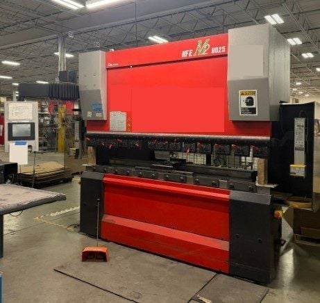 90 Ton, Amada #HFE-M2-8025, CNC hydraulic press brake, 8.4'OA, 82.7" between housing, 7.87" stroke, 16.5" - Image 1
