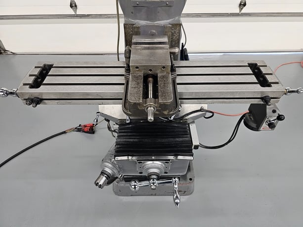 Sharp #LC1-1/2VH, Vertical Knee Mill, 9" x 42" table, 30" X, 12" Y, 16" Z, 5" quill travel, 12" ram travel - Image 3