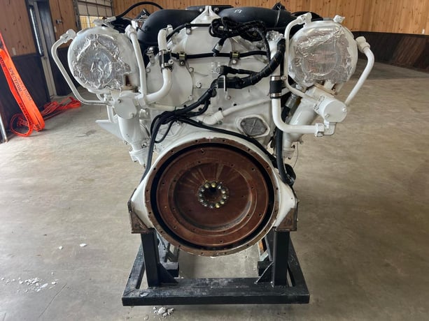 1800 HP Caterpillar #C32, Marine Diesel Engine, 2300 RPM, Heat Exchanger, Sea Water Pump, 750 hours, 2007 - Image 3