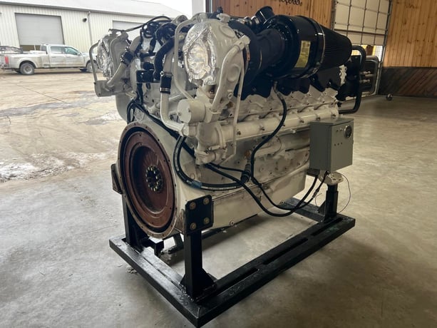 1800 HP Caterpillar #C32, Marine Diesel Engine, 2300 RPM, Heat Exchanger, Sea Water Pump, 750 hours, 2007 - Image 4