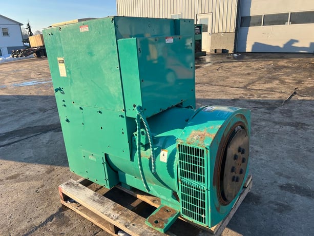 400 KW, 1800 RPM, Onan/Cummins #DFCE-4956771, Generator End w/ Controller & Breaker, 480 Volt, 129 hours, 2001 - Image 3