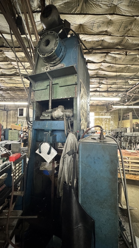 110 Ton, Niagara #E110, back gear obi press, 8" stroke, 21" Shut Height, 40 SPM, 5" adj., air clutch & brake - Image 3