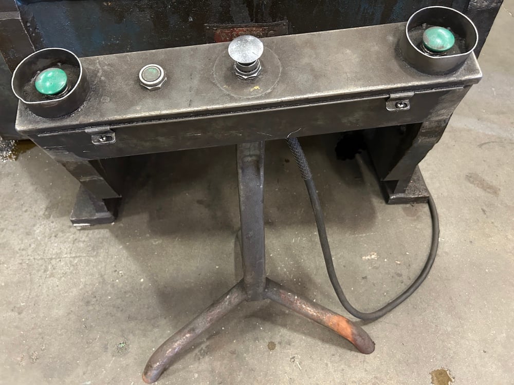 110 Ton, Niagara #E110, back gear obi press, 8" stroke, 21" Shut Height, 40 SPM, 5" adj., air clutch & brake - Image 7
