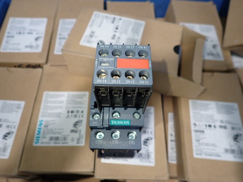 Siemens #3RT2027-1BB44-3MA0, Contactor, 15 kW, 32 Amps, 400 VAC - Image 4